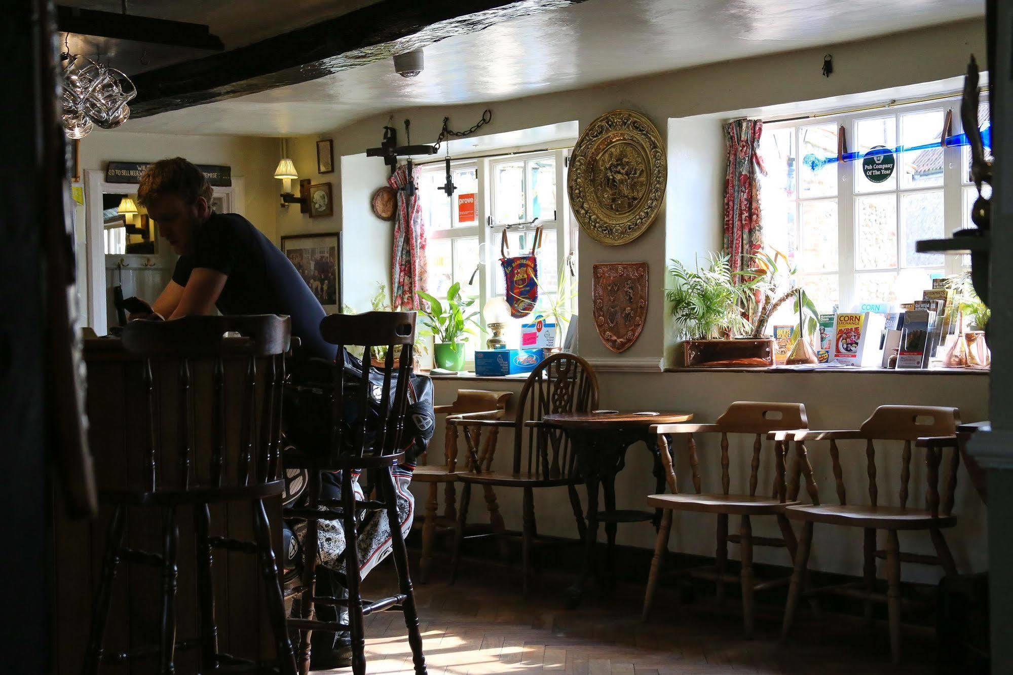 The Crown Inn Gayton  Zewnętrze zdjęcie