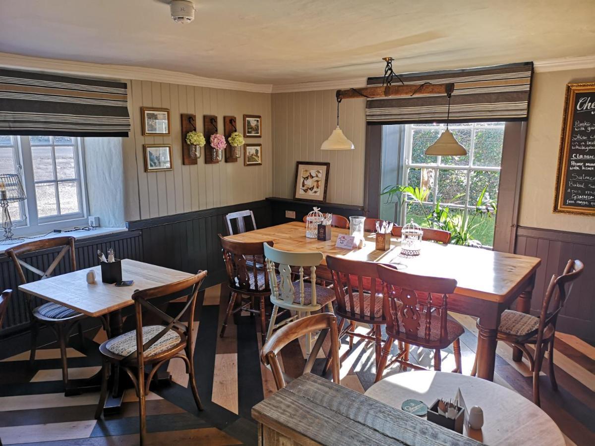 The Crown Inn Gayton  Zewnętrze zdjęcie